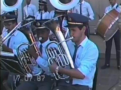 Ronaldo Oliveira tocando com a banda de música de Rio Espera em 1987