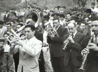 Caetano Antunes Nogueira tocando requinta na banda de música de Rio Espera